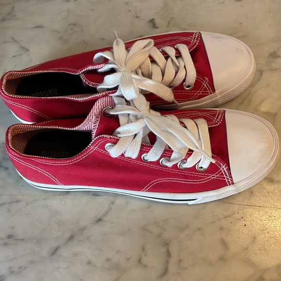 Mossimo Red Canvas Sneakers w/White Laces sz9 - Picture 4 of 6